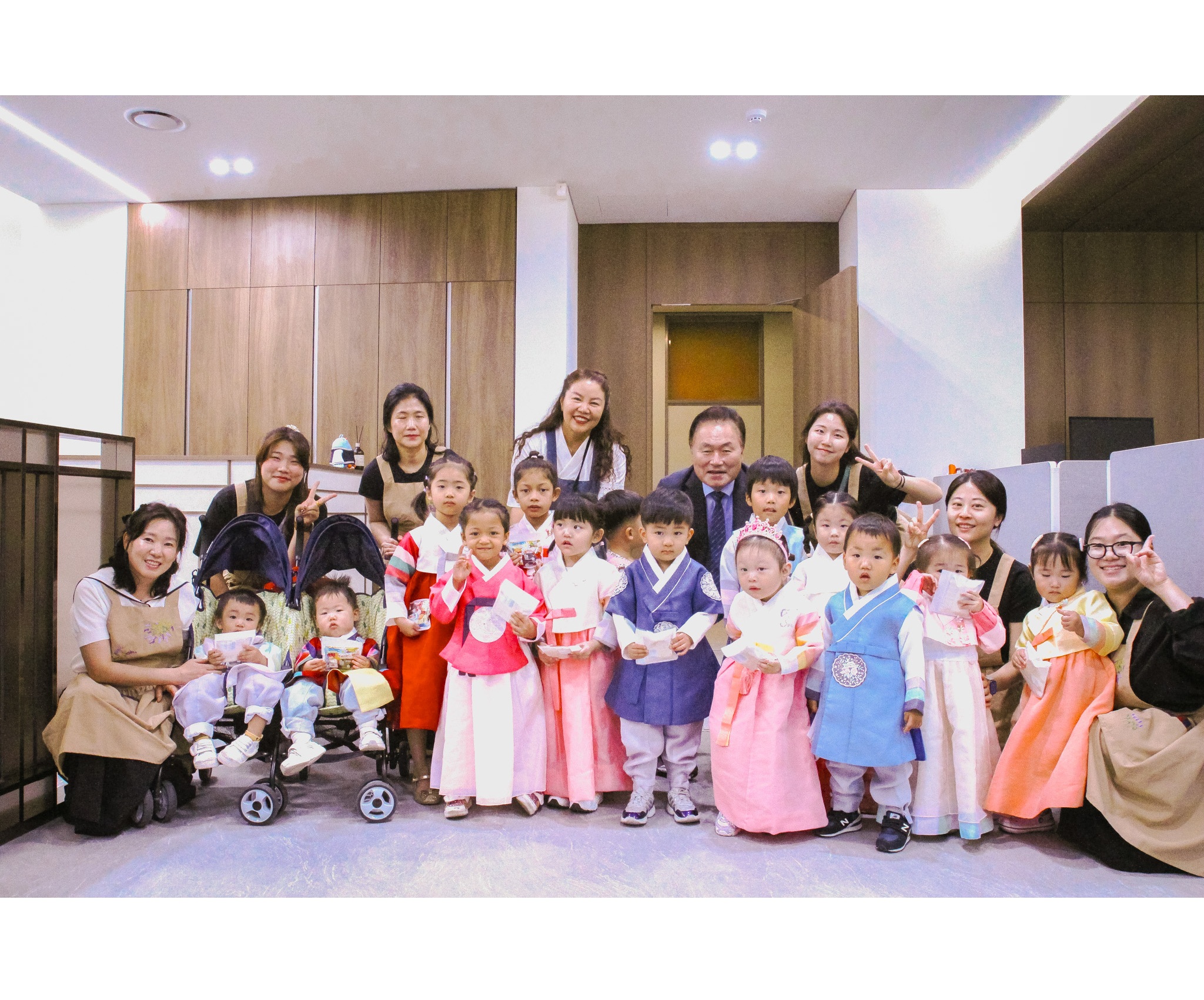 한국외대 어린이집 추석맞이 송편 전달 행사 진행 이미지